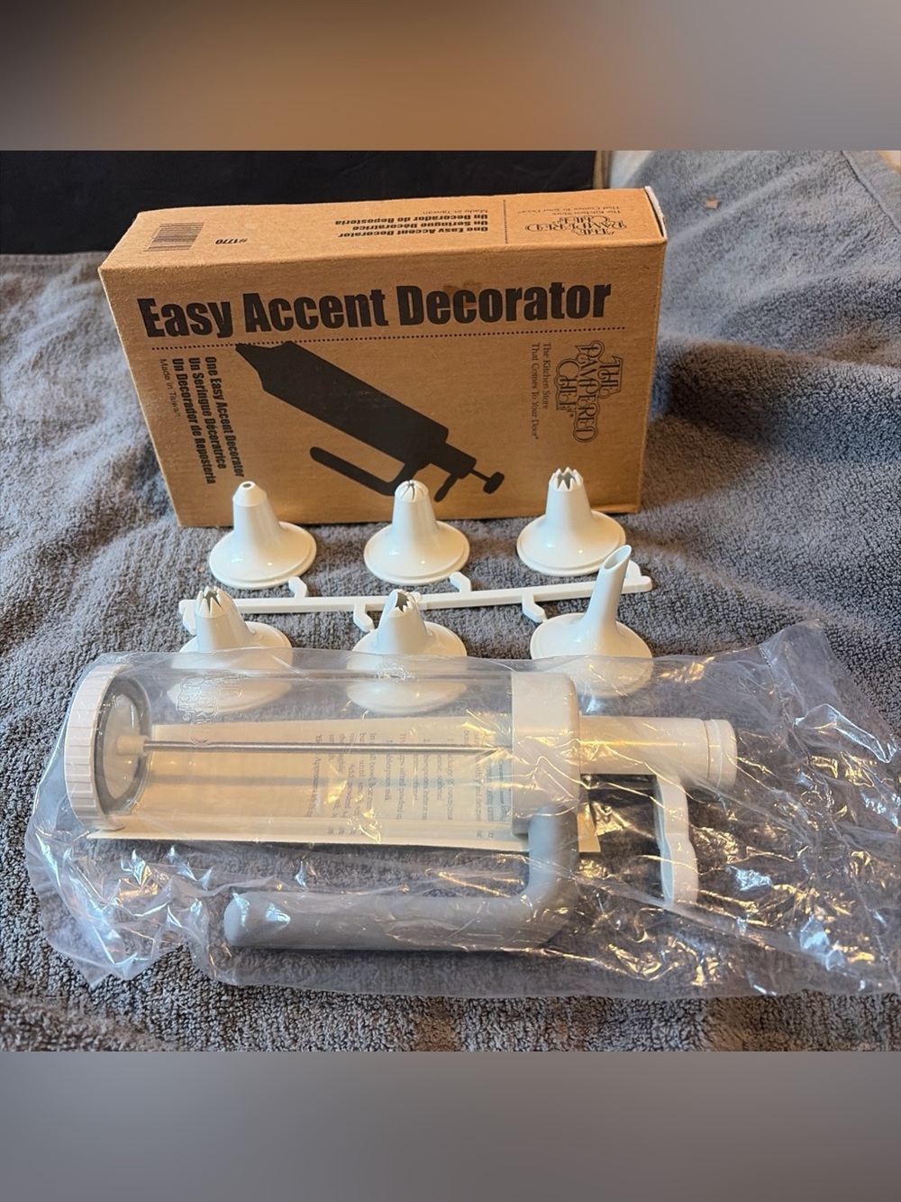 The Pampered Chef Easy Accent Decorator 1770 New With Box 6 TIPS